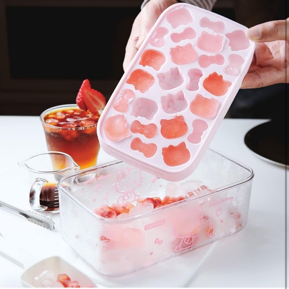 RARE SOLD OUT! HELLO KITTY 💕 ChefMade Ice Cubes & Storage - Picture 4 of 6